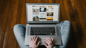 Customer browses a website online