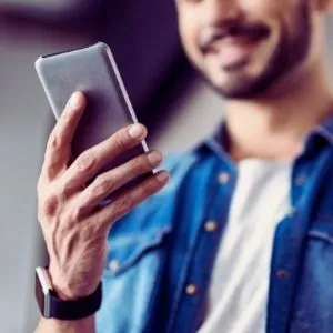A man uses his smartphone to find local businesses.