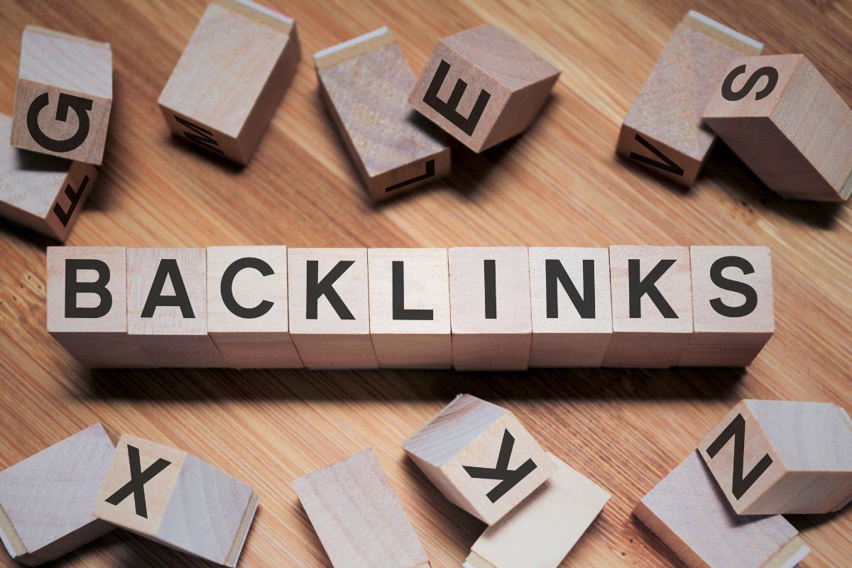 A bunch of letter blocks spelling the word "backlinks".