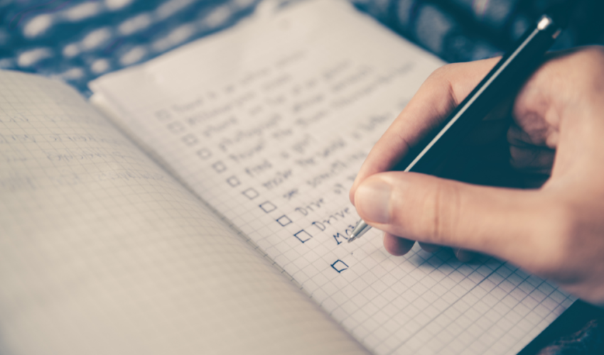 An entrepreneur makes a checklist before starting an online business.