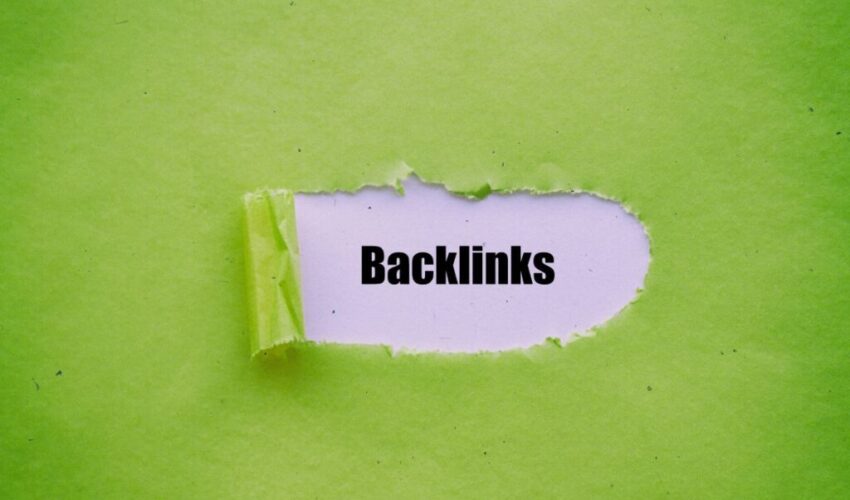 An image that shows that backlinks are essential in SEO.