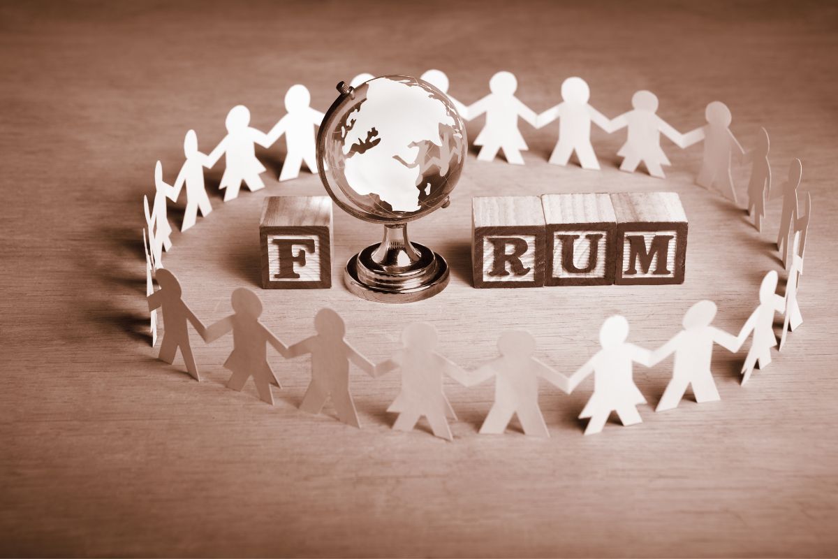 An image that illustrates how a forum in SEO works.