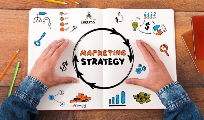 An illustration shows content marketing strategy tips.