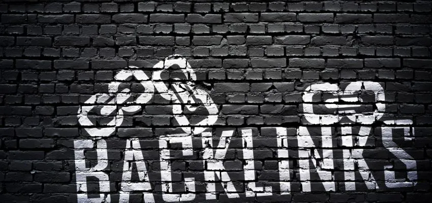 The wall has the word backlink with its icon.