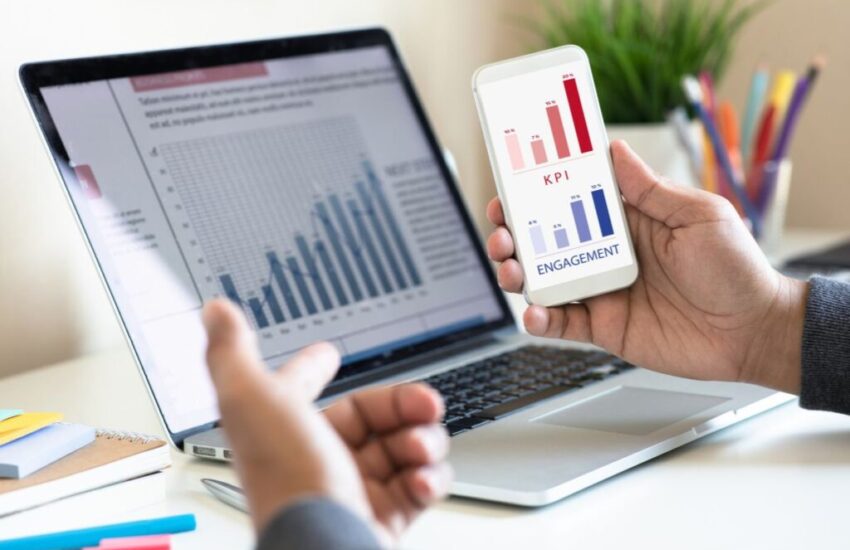 digital marketing audit tool (2) The expert is conducting a digital marketing audit.