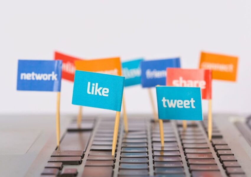 socialmedia cross posting (3) The mini flag has words related to social media cross-posting.