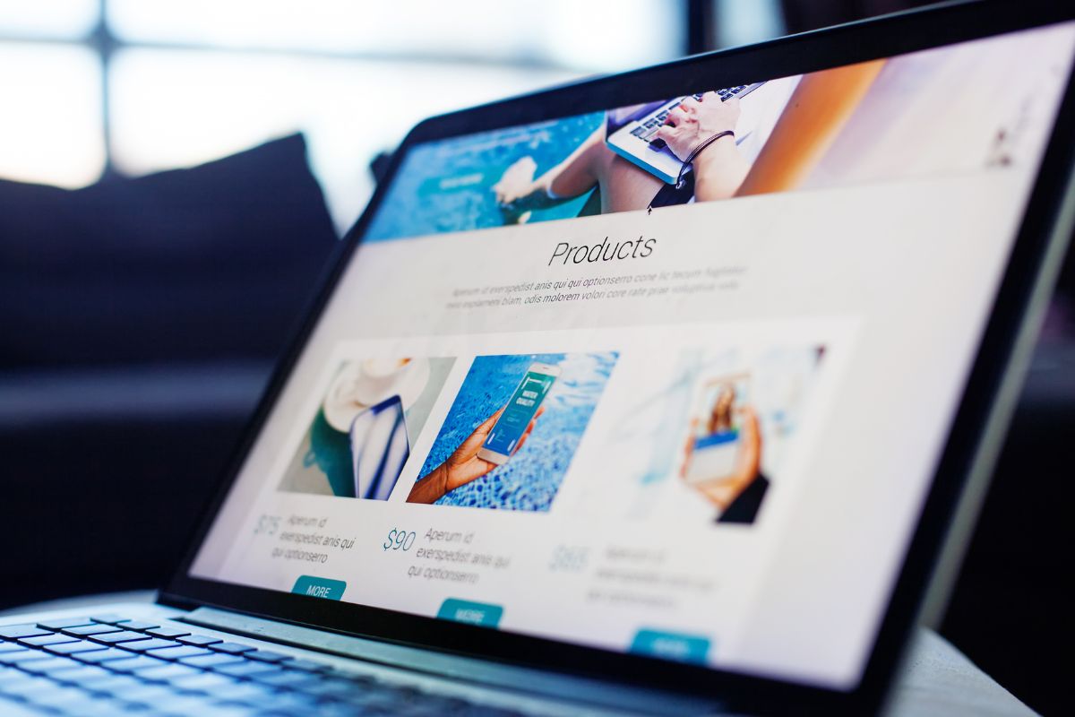 In web design, capturing a user's attention quickly is crucial. One effective method is using hero images on web pages. These bold visuals are usually placed above the fold. They create a solid first impression and communicate critical messages swiftly.